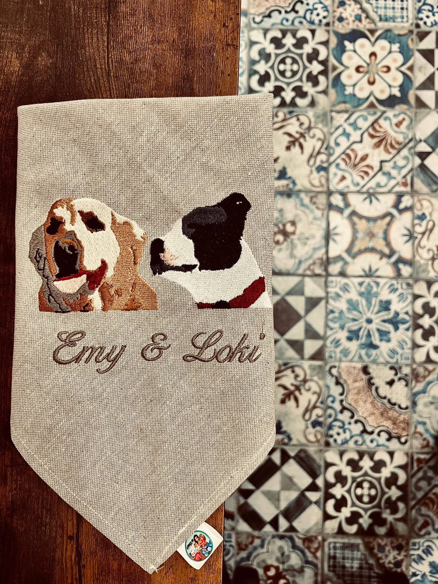 Tovagliolo ricamato con soggetti