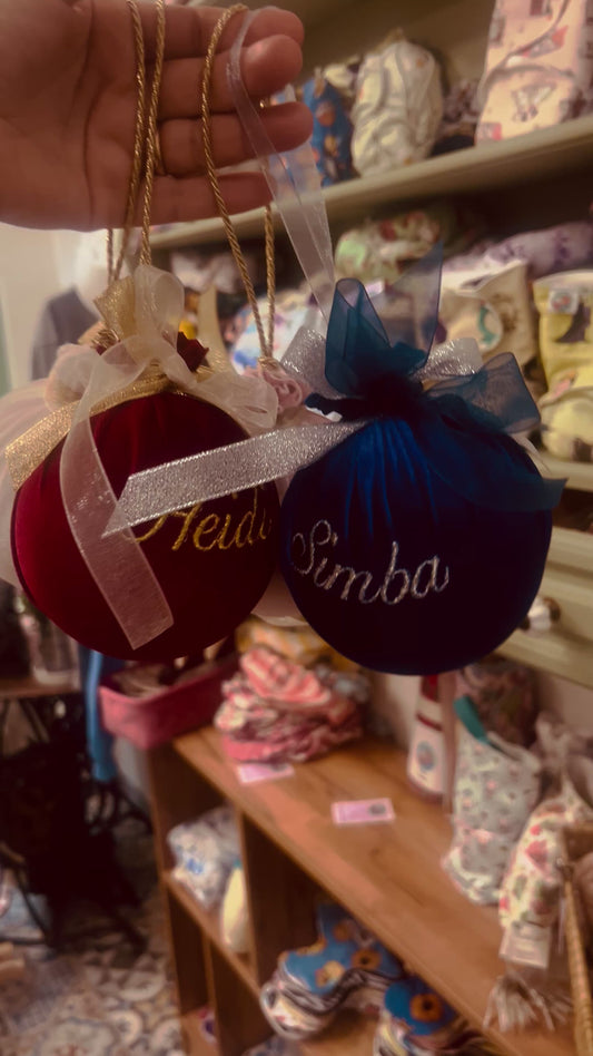 Pallina natalizia ricamata