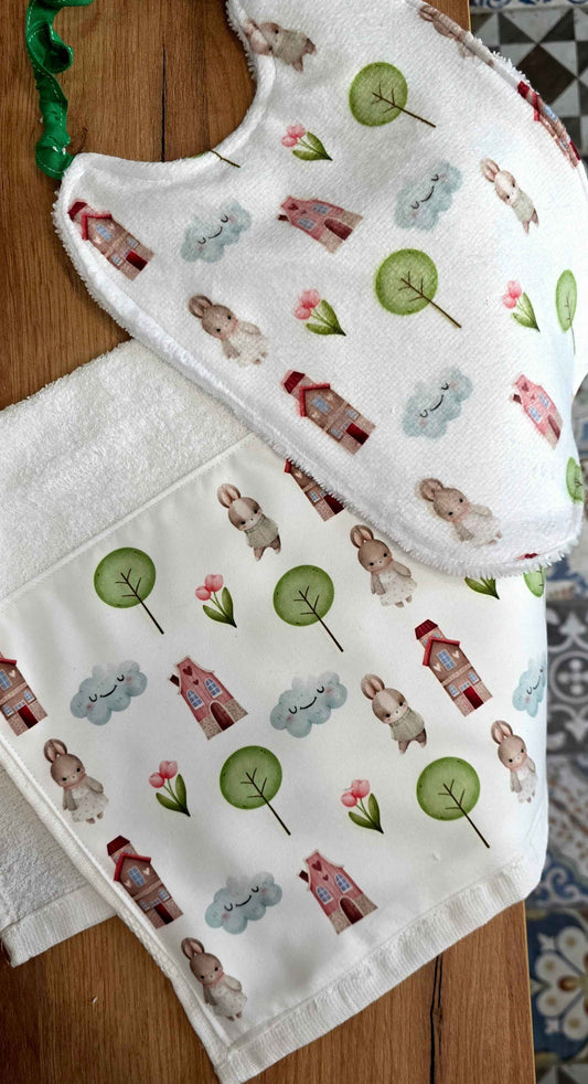 Set asciugamano e bavaglino coordinati